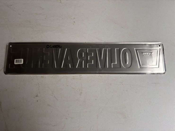 oliver-lights,-sign,-and-mini-wagon-image-6