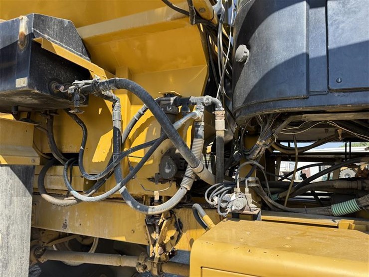 2005-john-deere-70-image-26