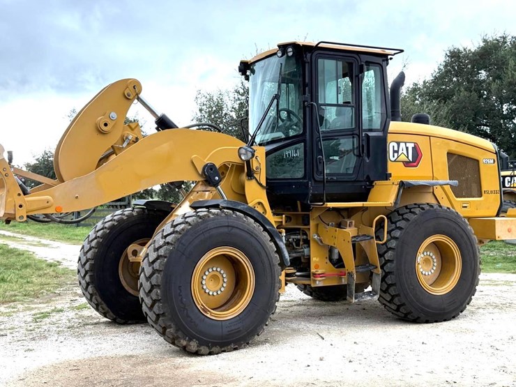 2021-caterpillar-926m-image-3