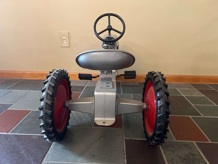 gene-gregory-custom-silver-king-pedal-tractor-image-4