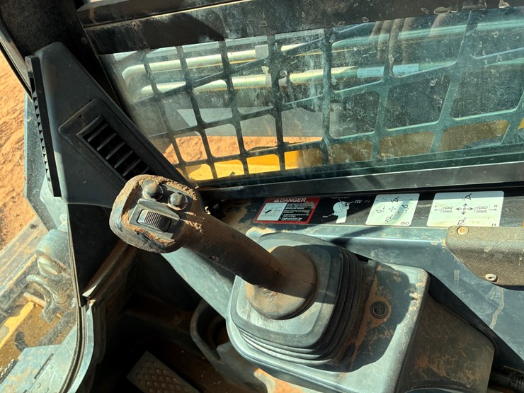 deere-333d-image-10