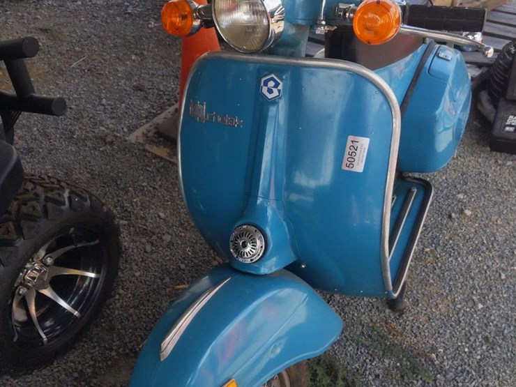 baja-chetak-250cc-scooter-non-runner-image-2