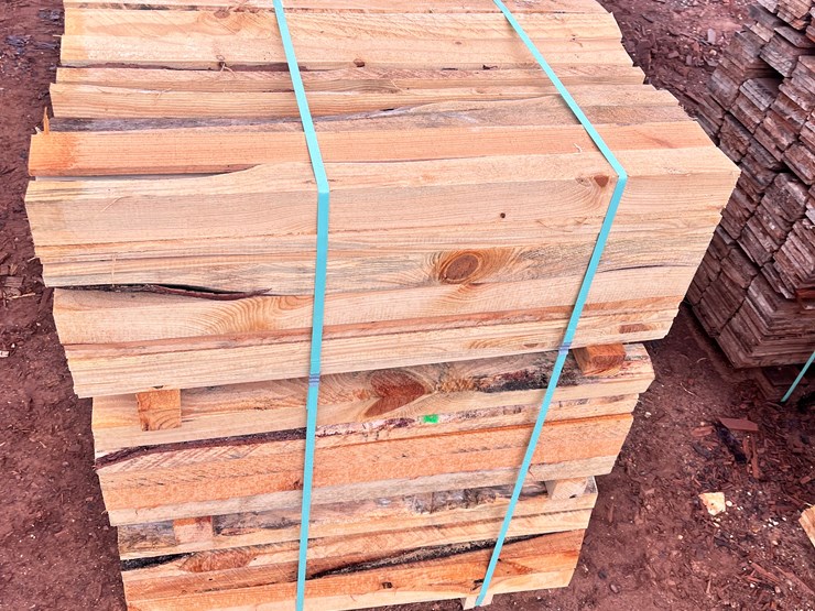 #1042-•-1-bundle-of-2.75x2.75x40”-low-grade-pine-boards.-image-1