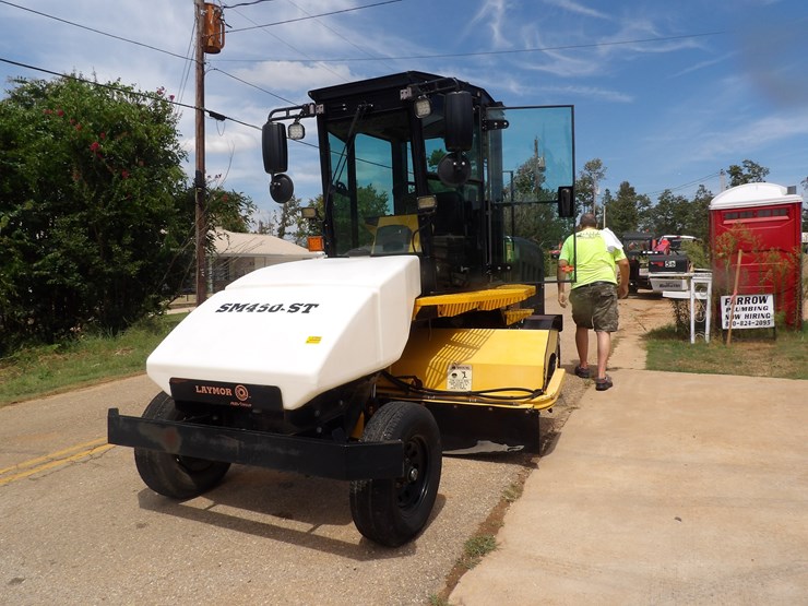 #73-•-#27064-•-2017-laymor-sm-450st-street-sweeper-image-1
