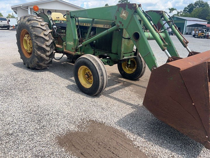 john-deere-2440-image-9
