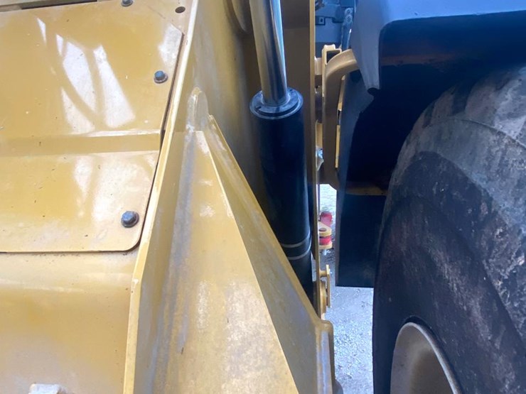 2021-caterpillar-926m-image-26