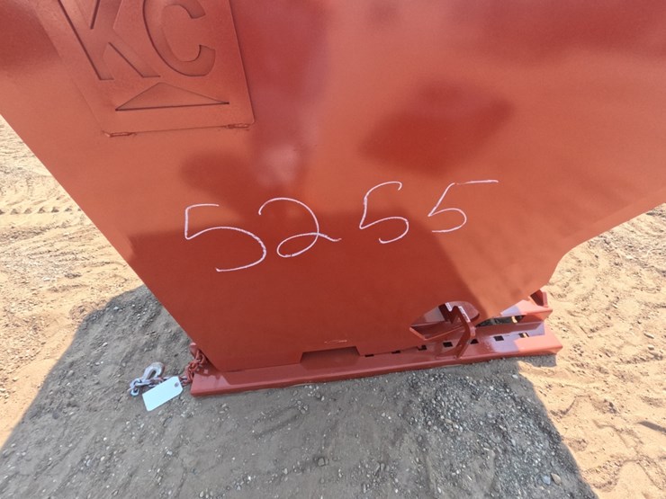 #5255-•-2-yard-self-dumping-hopper-image-3