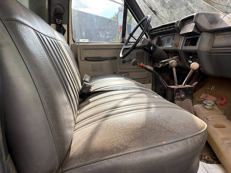 1992-ford-f700-image-37