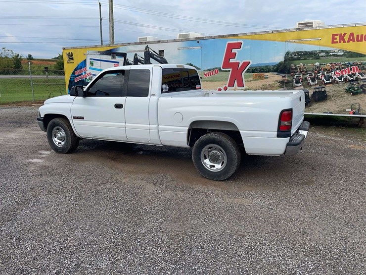 2001-dodge-2500-image-3