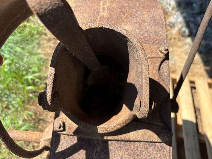 international-harvester-hand-corn-sheller-image-5