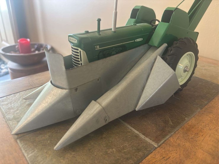 1/16-oliver-770-w/mounted-corn-picker-custom-image-7