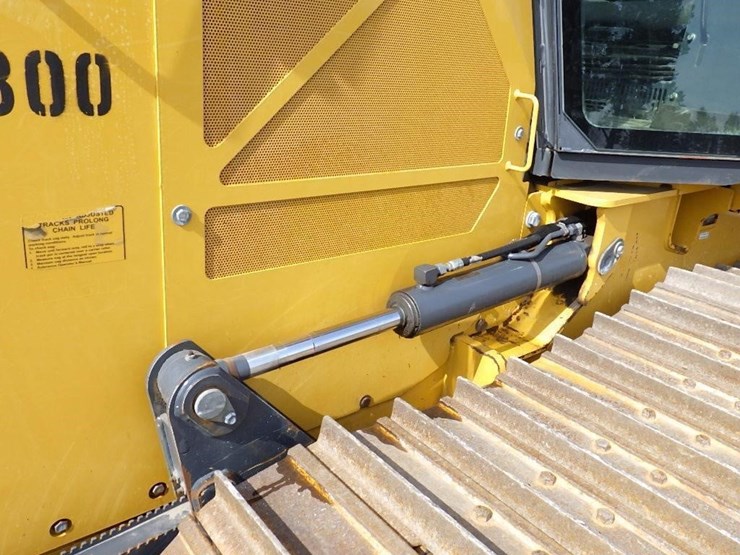 2021-deere-450k-lgp-image-16