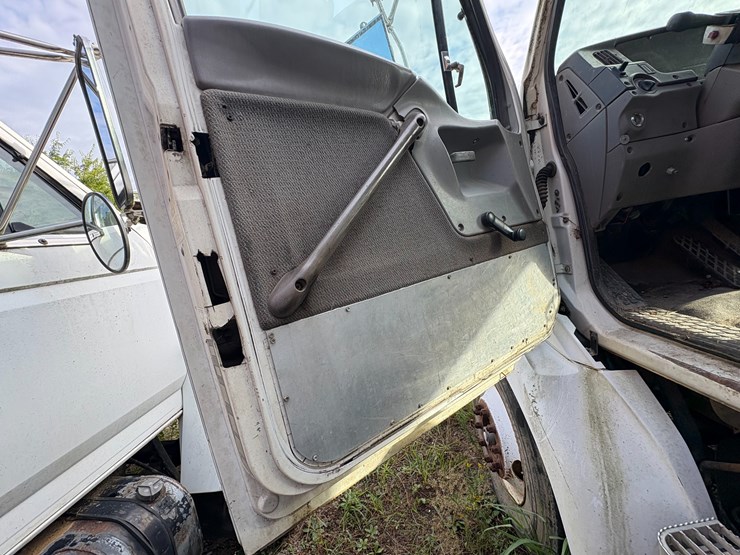1998-ford-l8513-image-58
