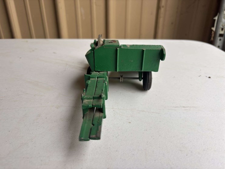 (2)-1/16-oliver-tractor-and-baler-slik-image-15
