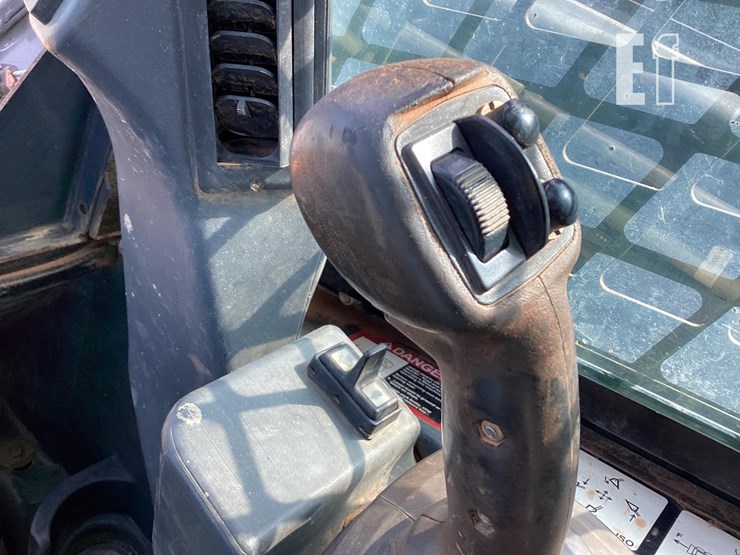 2015-deere-323e-image-19