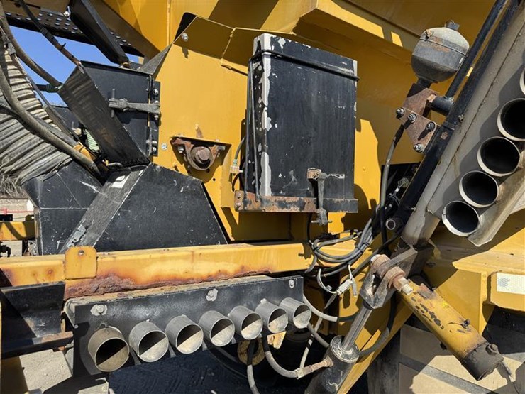 2005-john-deere-70-image-39