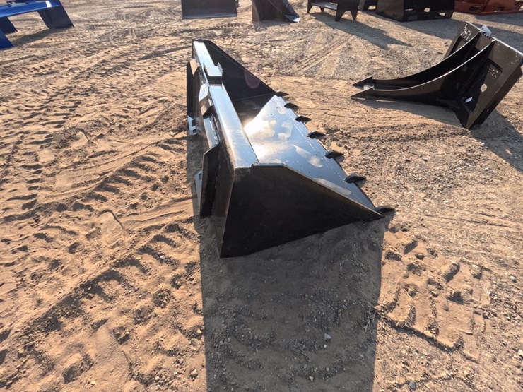 #5271-•-66"-skid-steer-bucket-w/teeth-image-4