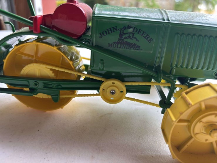 john-deere-16-image-8
