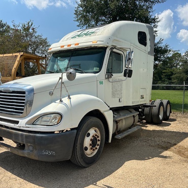 #217 • 2004 FREIGHTLINER COLUMBIA