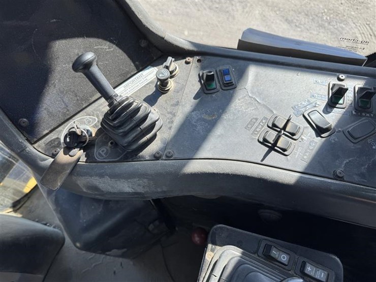 2005-john-deere-70-image-20