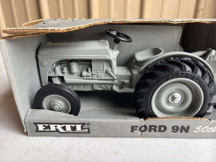 (2)-1/16-ford-9n-tractors-ertl-image-8