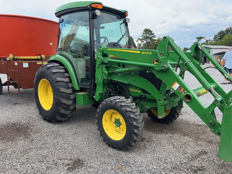 john-deere-4044r-image-14