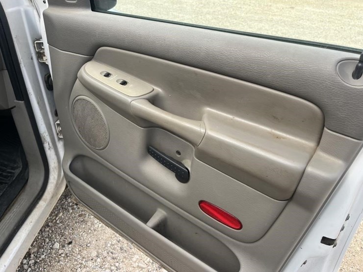 2004-dodge-1500-image-10