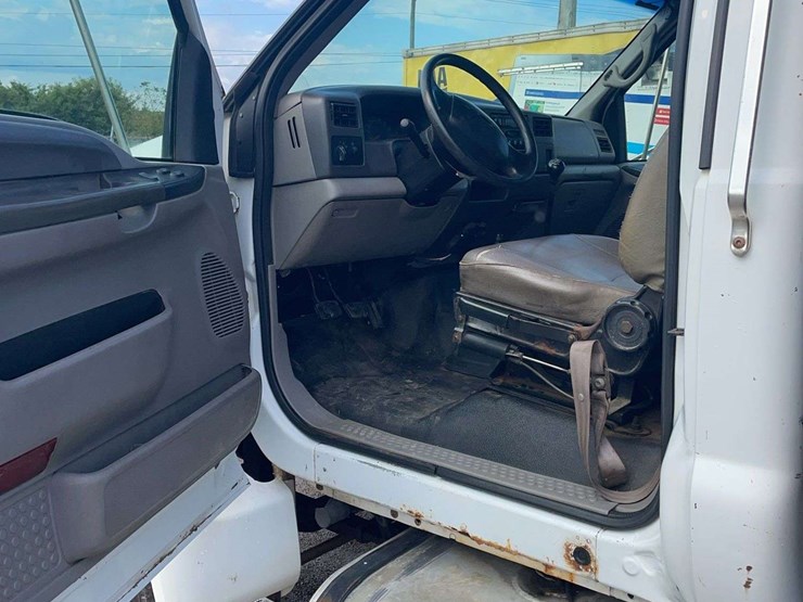 1999-ford-f650-xl-image-26