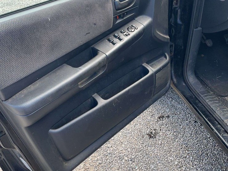 2004-dodge-dakota-image-19