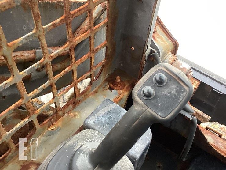 2019-deere-318g-image-15