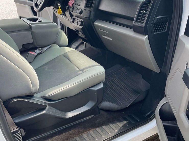 2020-ford-f150-xl-image-21