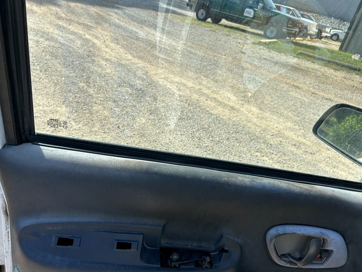2005-chevrolet-1500-image-52