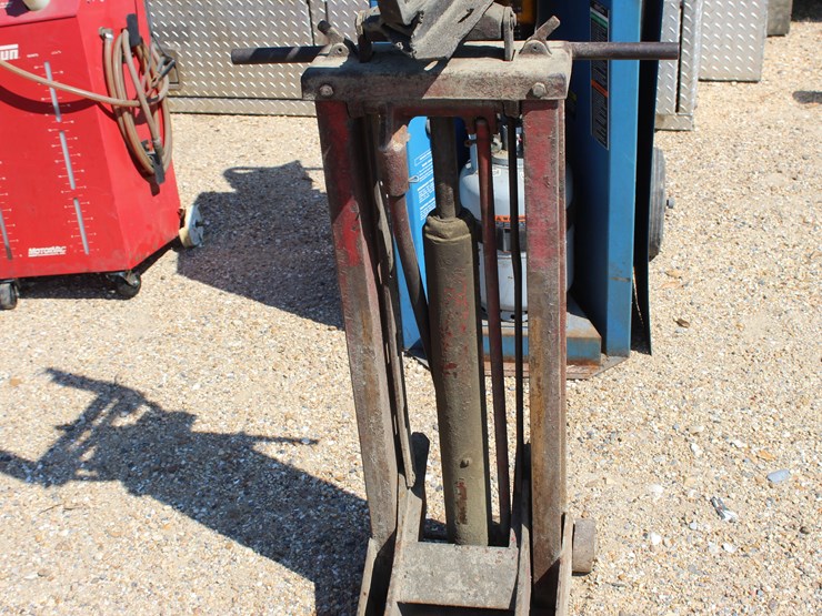 #1653-•-pallet-of-automotive-equipment-image-4