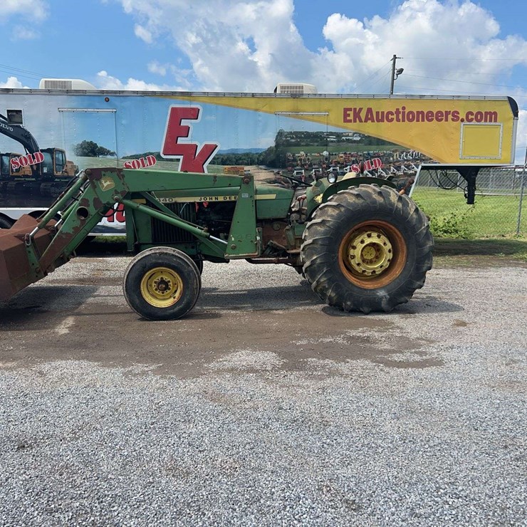 JOHN DEERE 2440