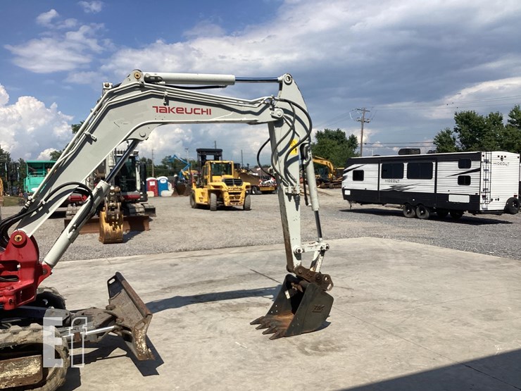 2018-takeuchi-tb260-image-6
