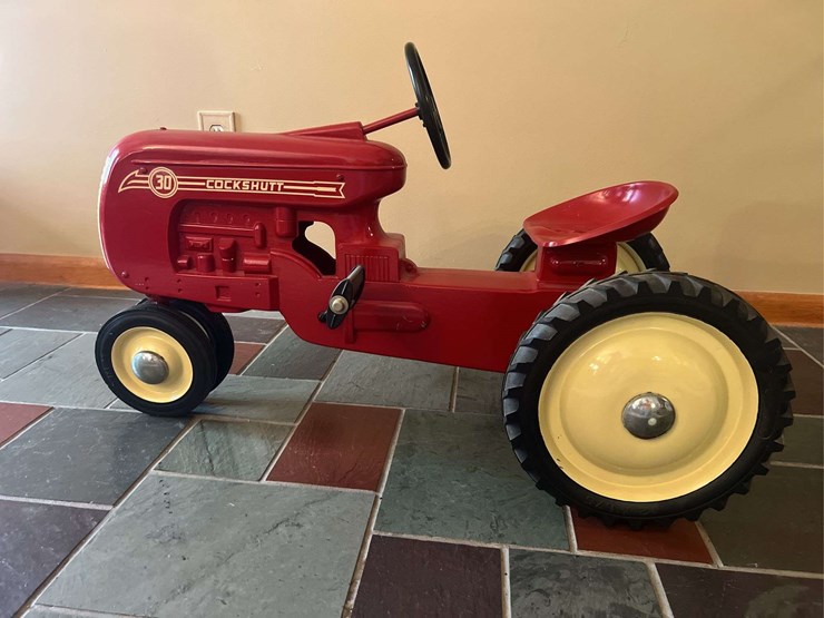 gene-gregory-cockshutt-30-pedal-tractor-image-1