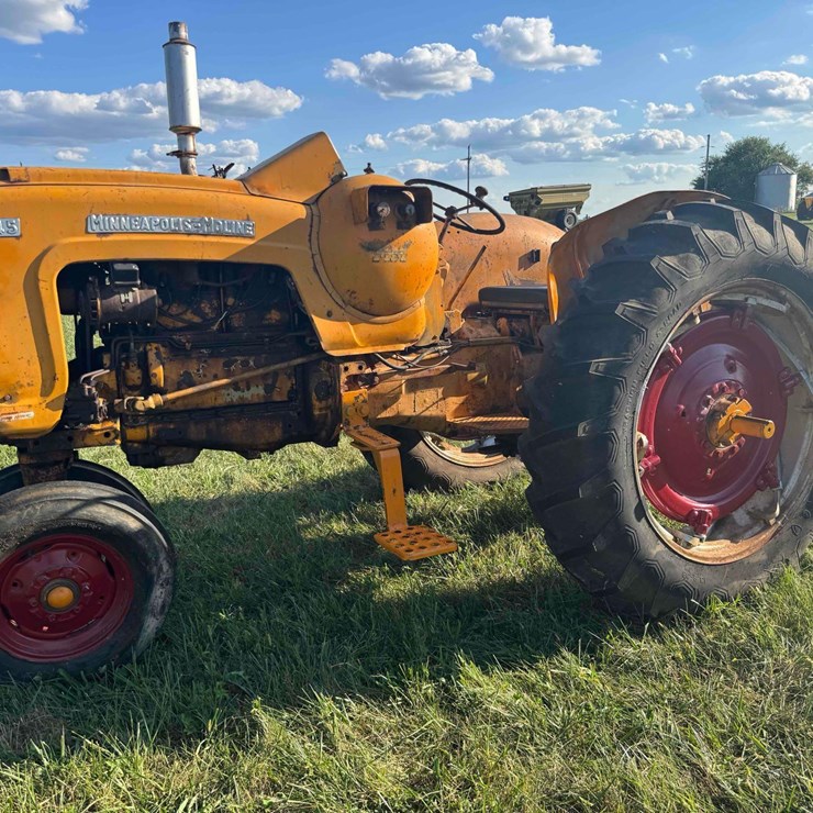 Minneapolis Moline 445LP Tractor