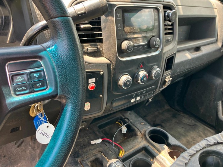 2015-dodge-5500-4x4-bucket-truck-image-17