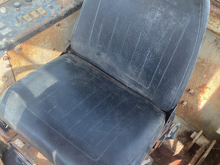 1988-deere-670b-image-14