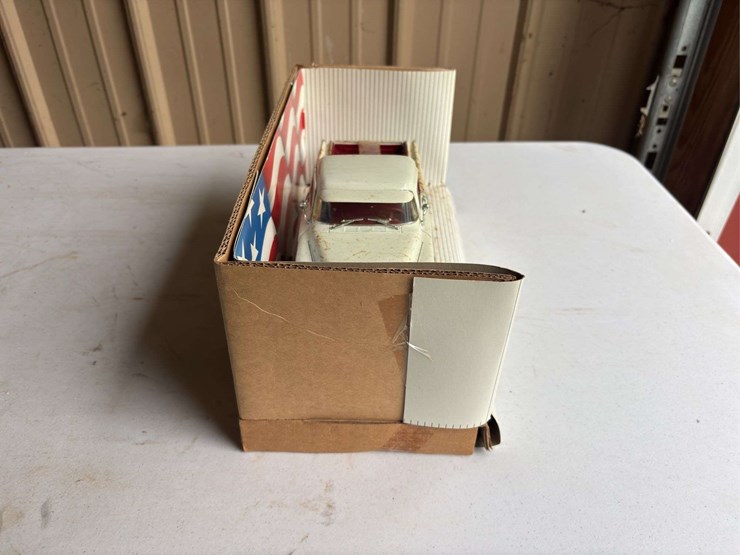(2)-1/24-chevy-truck-and-murray-pedal-tractor-models-image-22