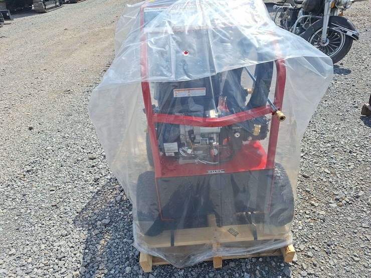 unused-magnum-4000-gold-hot-water-pressure-washer-image-7