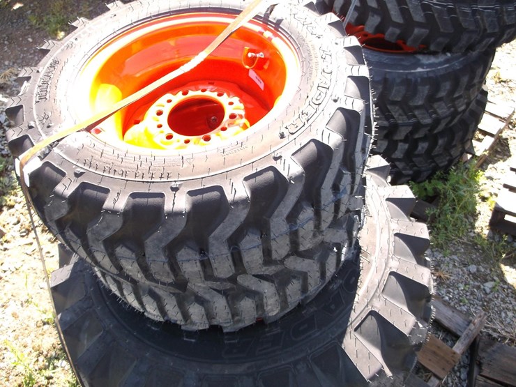 set-of-ag-r4-wheels-and-tires-image-2