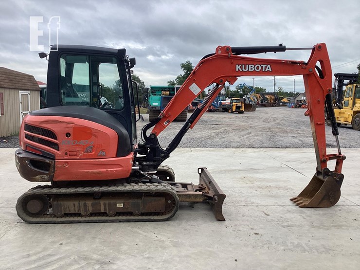 2017-kubota-kx040-4-image-5