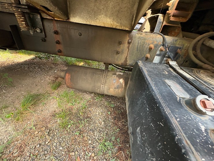 1998-ford-l8513-image-33