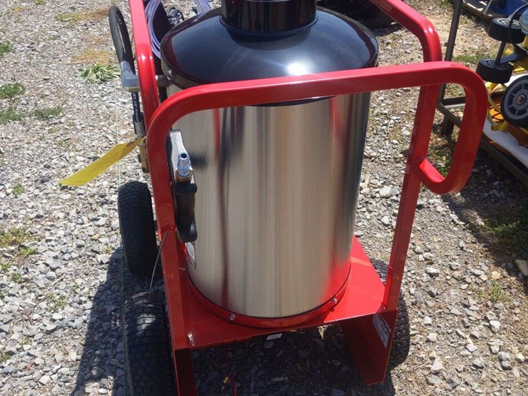 unused-magnum-4000-gold-hot-water-pressure-washer-image-4