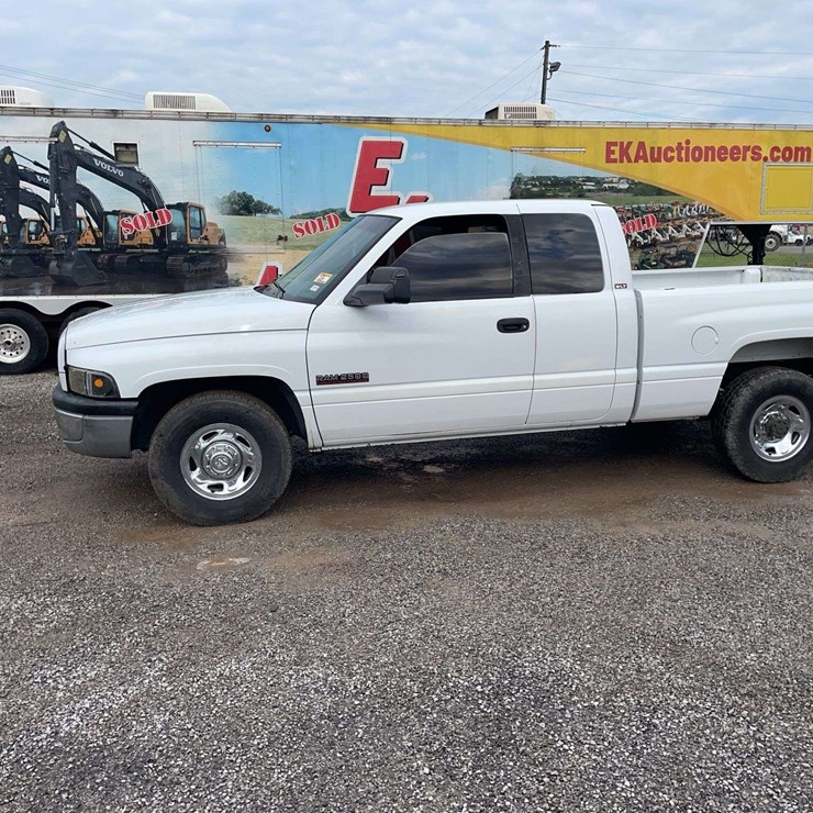 2001 DODGE 2500