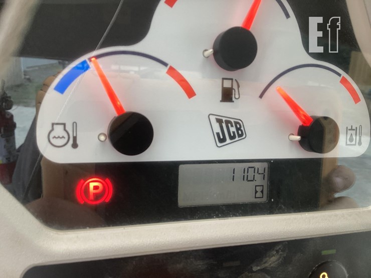 2018-jcb-3ts-8t-image-16