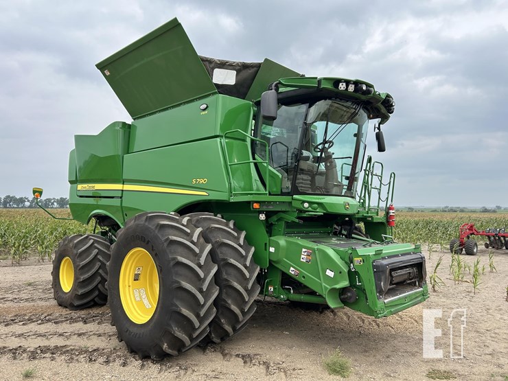 2024-john-deere-s790-image-3
