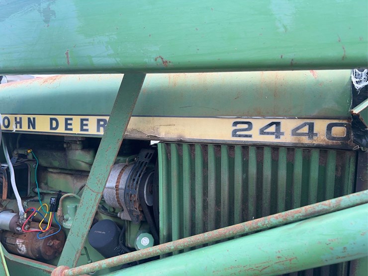 john-deere-2440-image-13