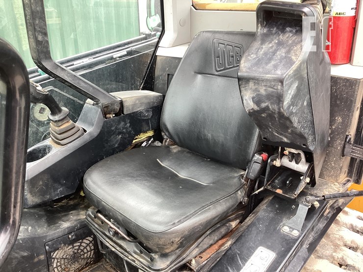 2018-jcb-3ts-8t-image-15